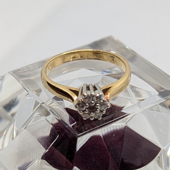 18k Gold Diamond Floral Ring - Picture 5 of 7